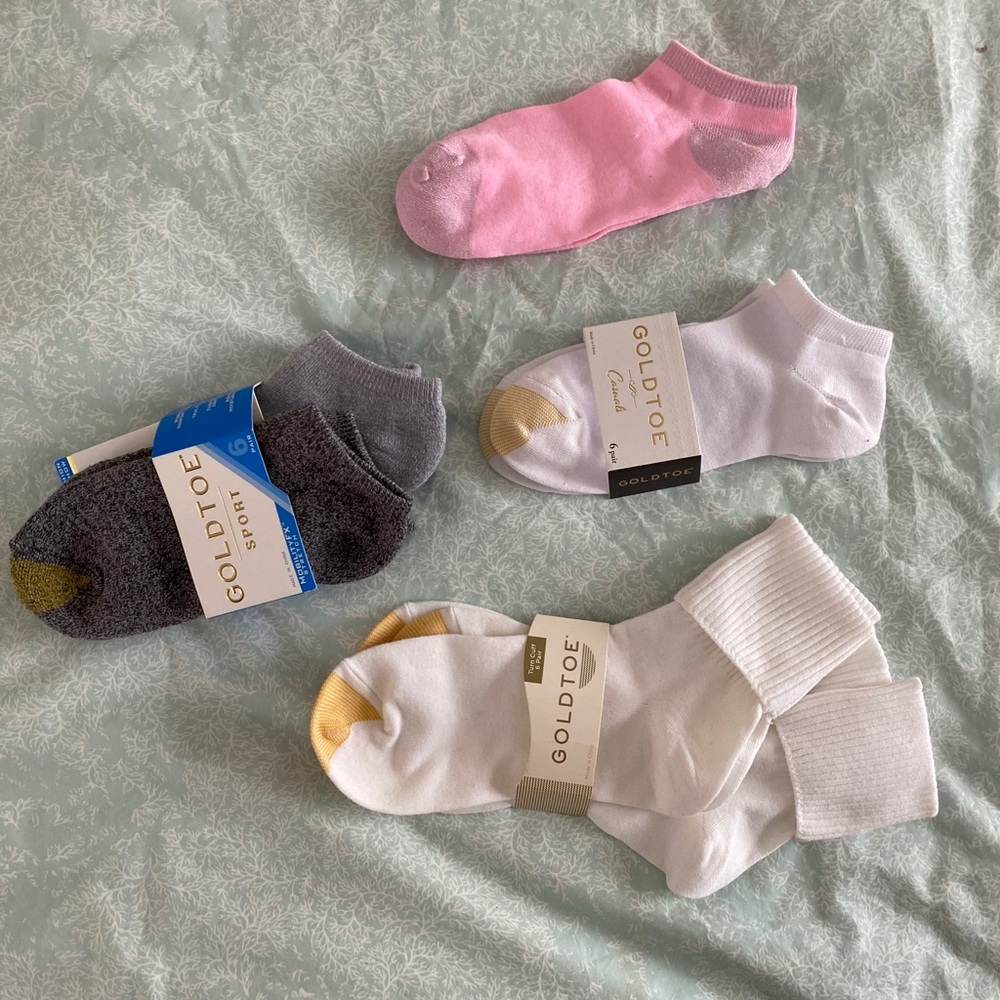 5- pair bundle of assorted Gold toe socks